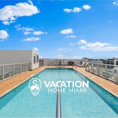 Luxury Condo w/ Rooftop Pool | 5-Min to Beach
