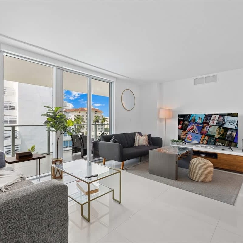 Luxury Condo w/ Rooftop Pool | 5-Min to Beach